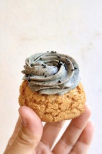 Choux Yuzu Sésame noir